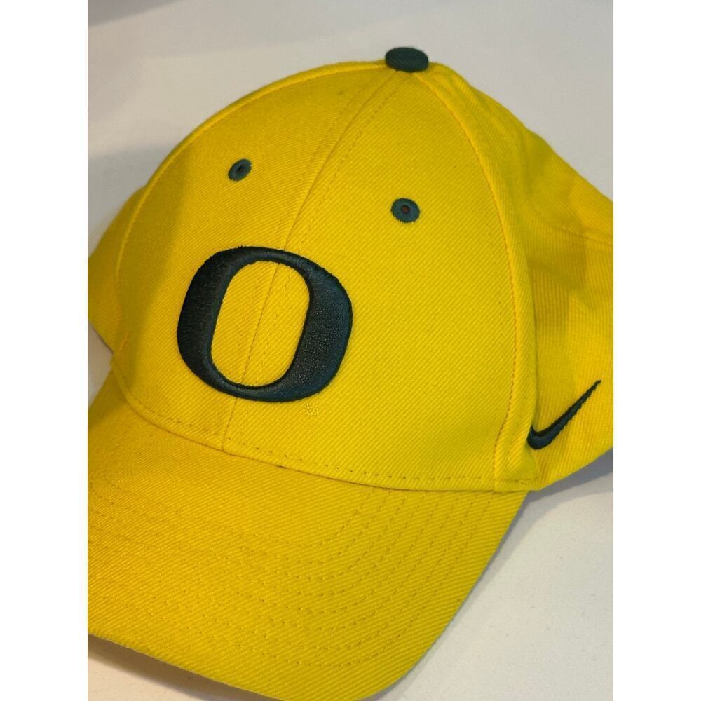 Vintage Nike Men's Yellow Oregon Ducks Swoosh Performance Flex Baseball Hat - Picture 2 of 9